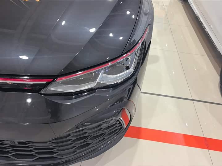 Photo 5 - Volkswagen Golf GTI