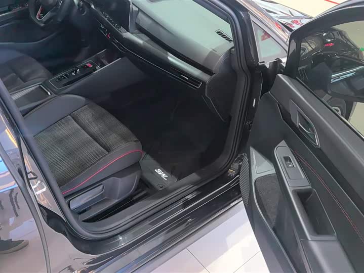 Photo 8 - Volkswagen Golf GTI