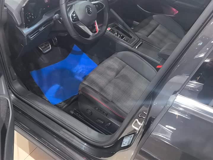 Photo 9 - Volkswagen Golf GTI