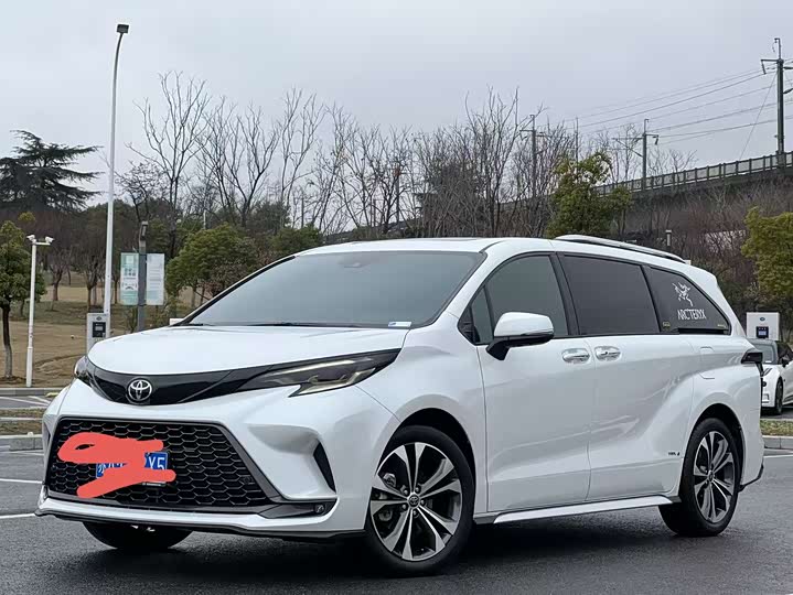 Фото 1 - Toyota Granvia