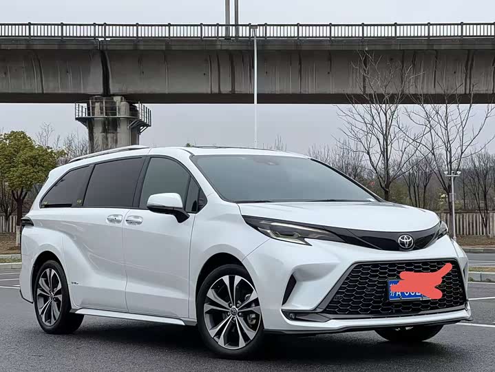 Фото 2 - Toyota Granvia