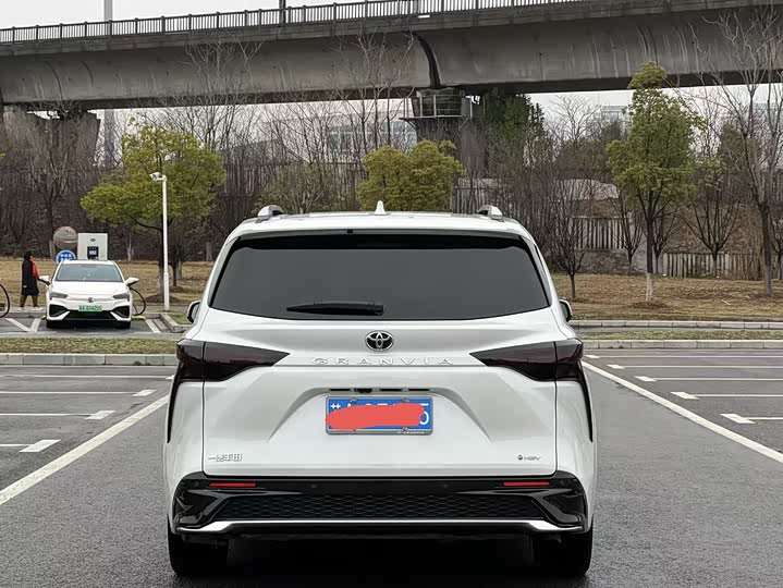 Фото 7 - Toyota Granvia