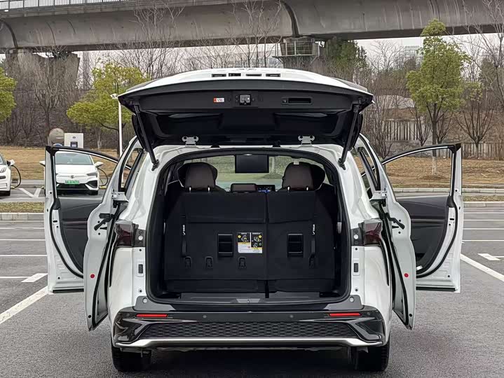 Фото 8 - Toyota Granvia