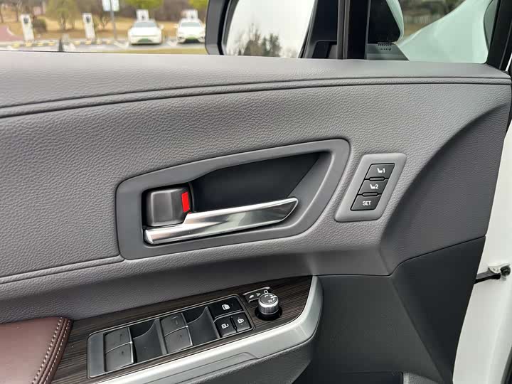 Фото 9 - Toyota Granvia