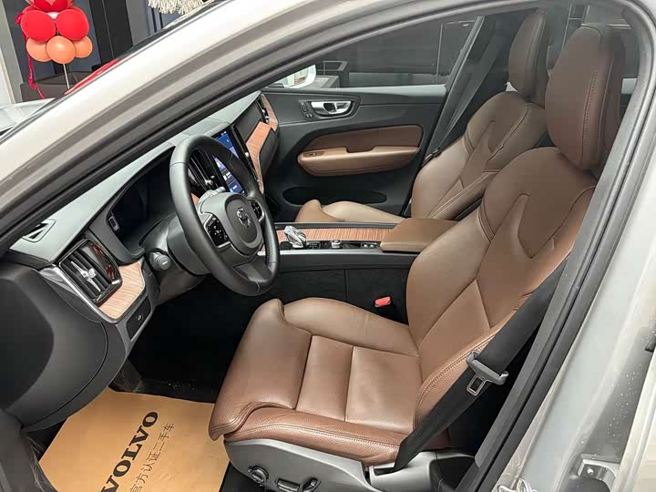 Фото 8 - Volvo XC60