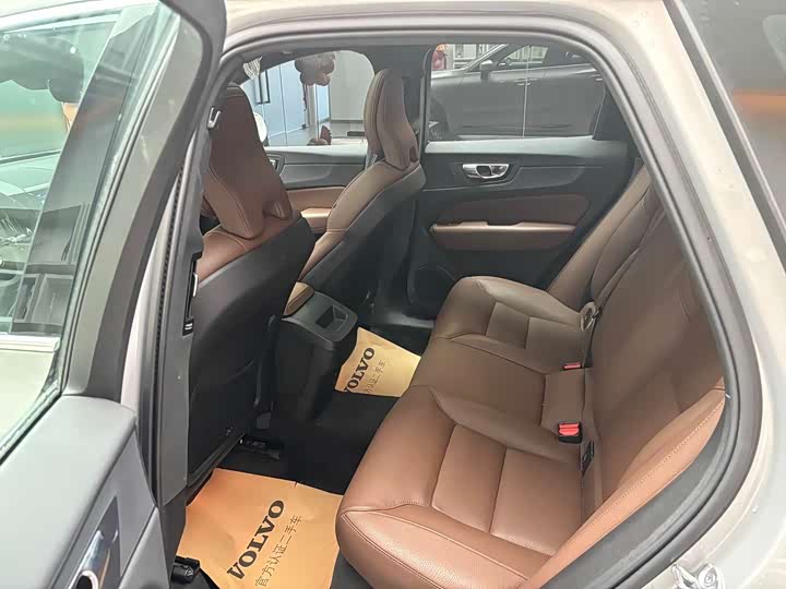 Фото 9 - Volvo XC60