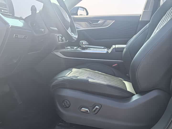 Photo 7 - Hongqi HS5