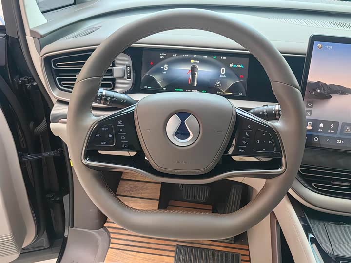 Фото 5 - Denza D9