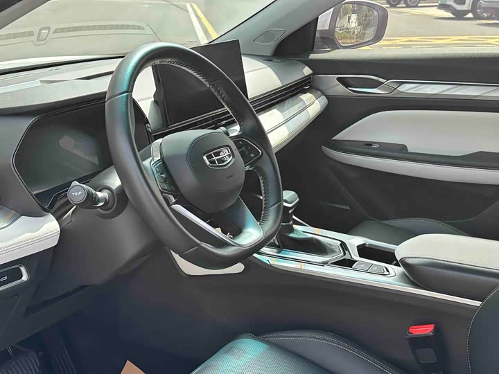 Фото 9 - Geely Emgrand L