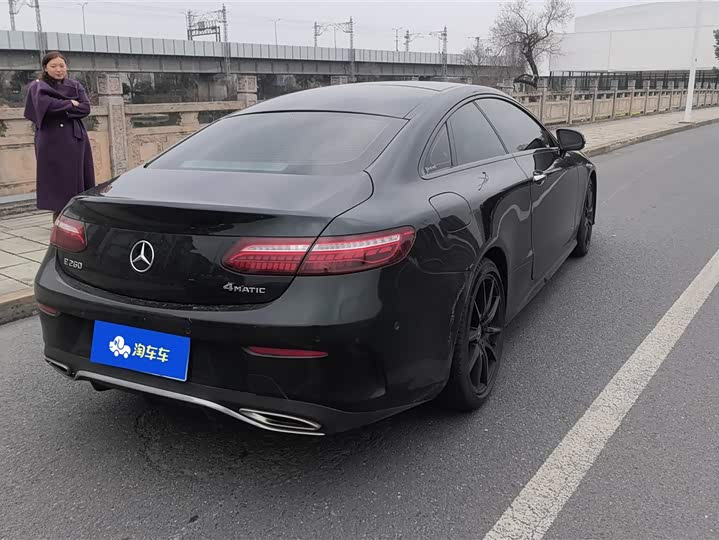 Фото 3 - Mercedes-Benz E-Class