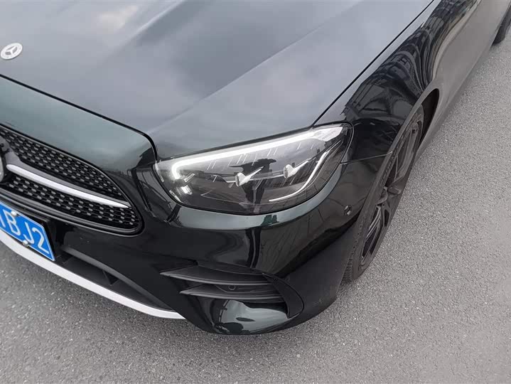 Фото 5 - Mercedes-Benz E-Class