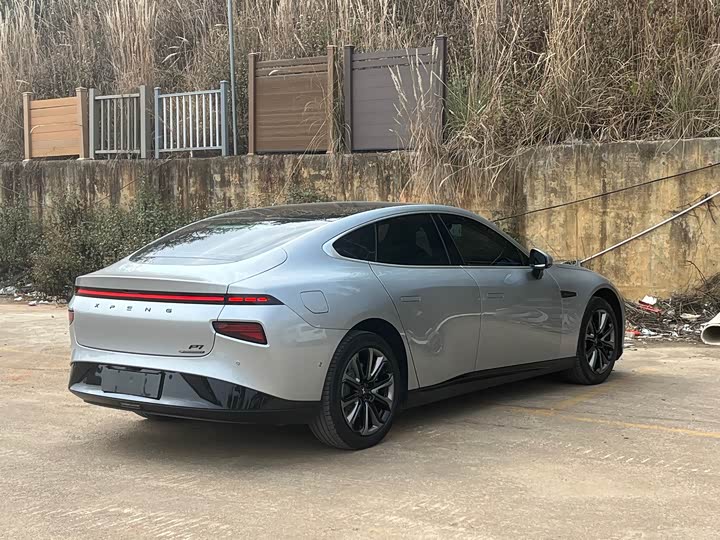 Фото 9 - XPeng P7