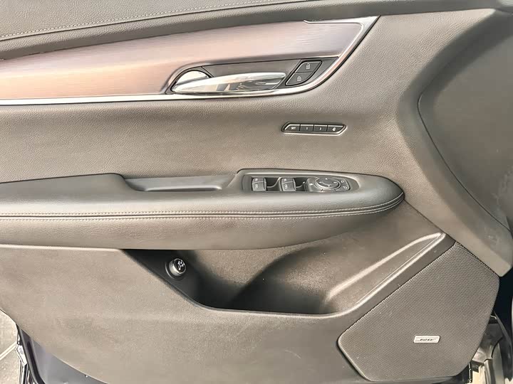 Фото 7 - Cadillac XT6