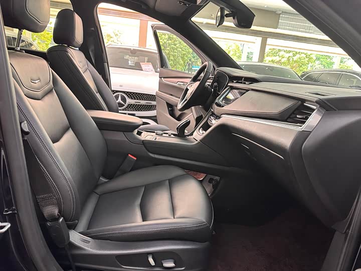 Фото 8 - Cadillac XT6