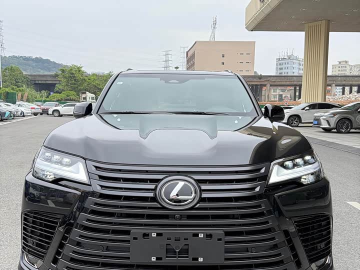 Фото 2 - Lexus LX