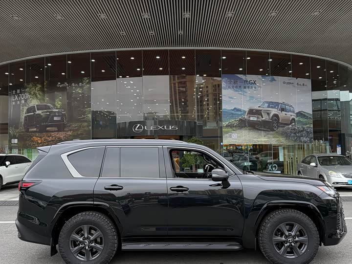 Фото 3 - Lexus LX