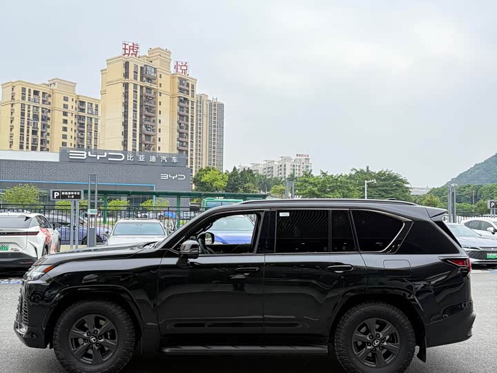 Фото 4 - Lexus LX