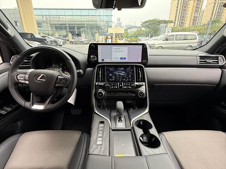 Фото 7 - Lexus LX