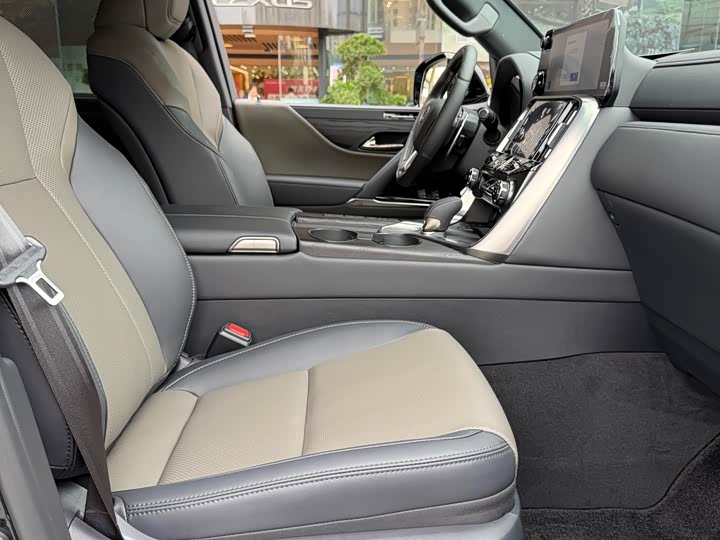 Фото 8 - Lexus LX