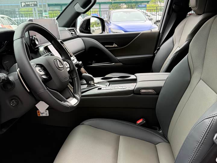 Фото 9 - Lexus LX