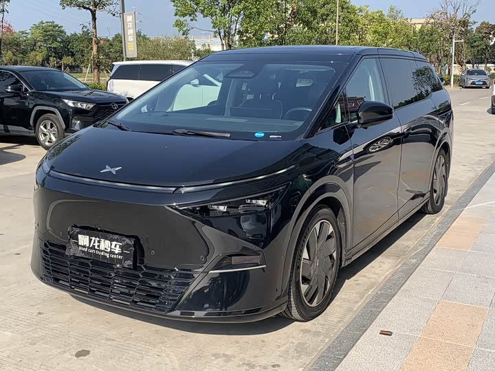 Фото 1 - XPeng X9