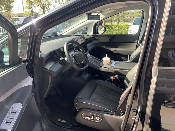 Фото 9 - XPeng X9