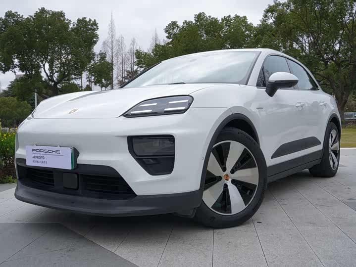 Фото 1 - Porsche Macan EV