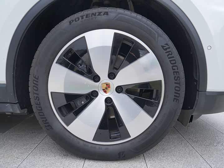 Фото 4 - Porsche Macan EV