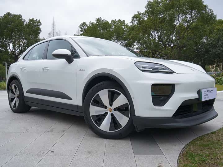 Фото 6 - Porsche Macan EV