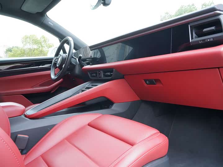 Фото 7 - Porsche Macan EV