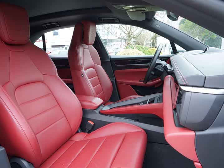 Фото 8 - Porsche Macan EV