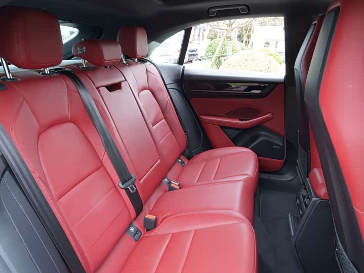 Фото 9 - Porsche Macan EV