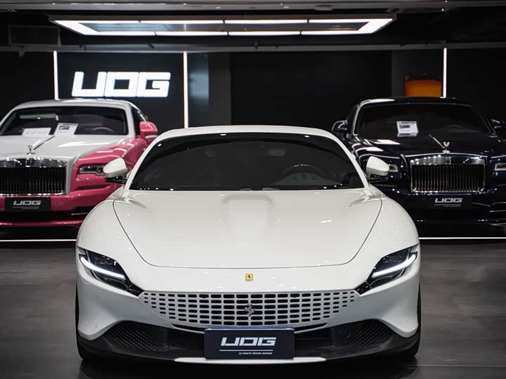 Photo 2 - Ferrari Roma