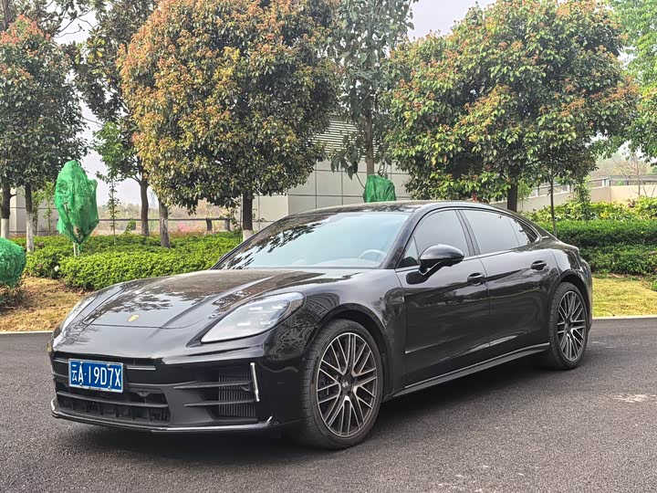 Фото 1 - Porsche Panamera