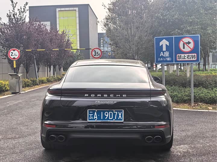 Фото 9 - Porsche Panamera