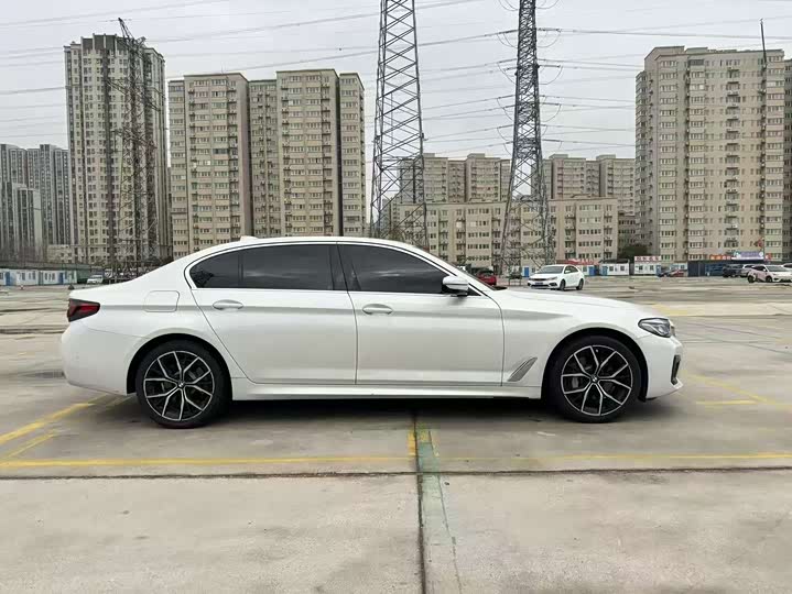 Photo 4 - BMW 5 Series