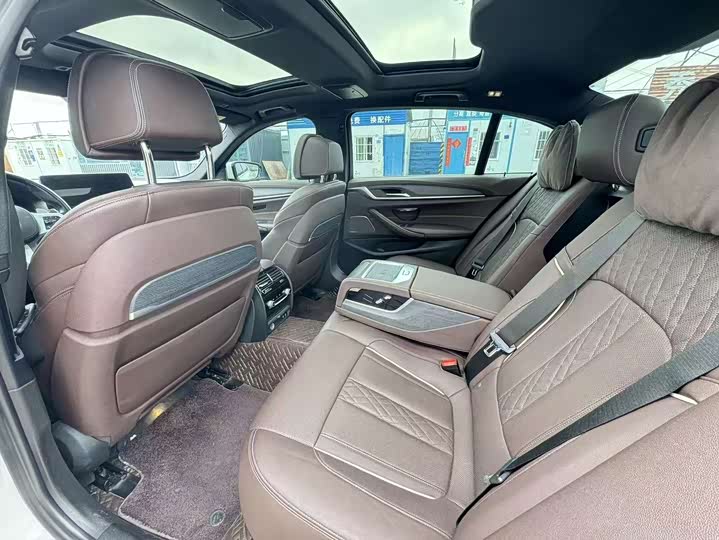 Photo 8 - BMW 5 Series