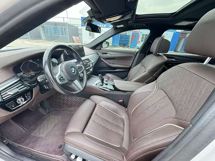 Photo 9 - BMW 5 Series