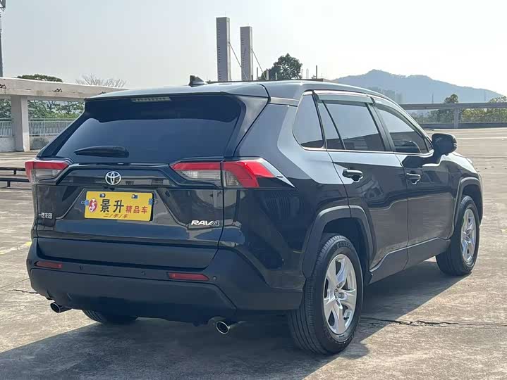 Фото 5 - Toyota RAV4