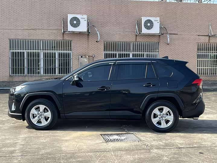 Фото 7 - Toyota RAV4