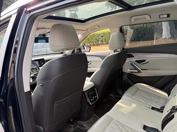 Photo 9 - Jetour X70 Plus