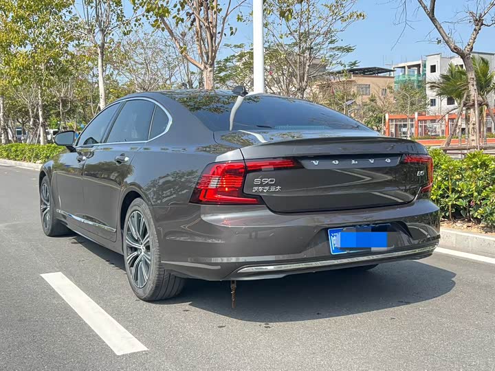 Фото 4 - Volvo S90