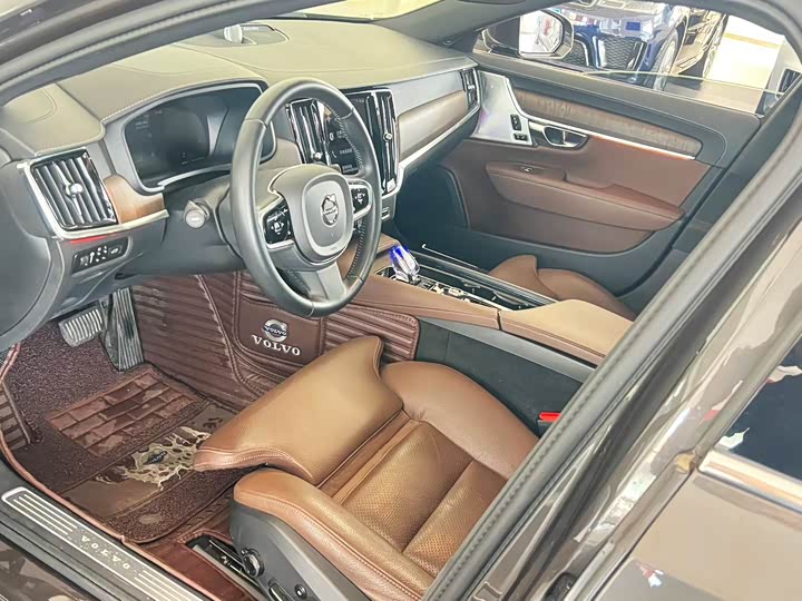 Фото 7 - Volvo S90