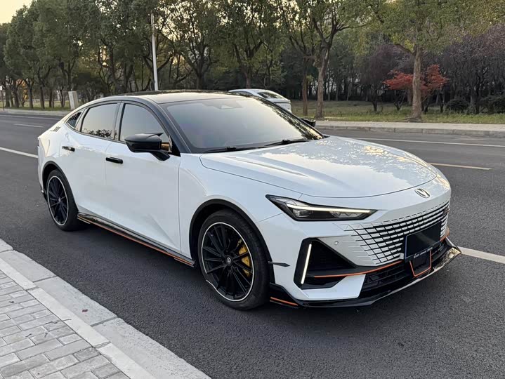 Фото 3 - Changan UNI-V