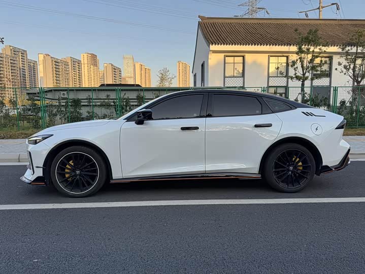 Фото 4 - Changan UNI-V