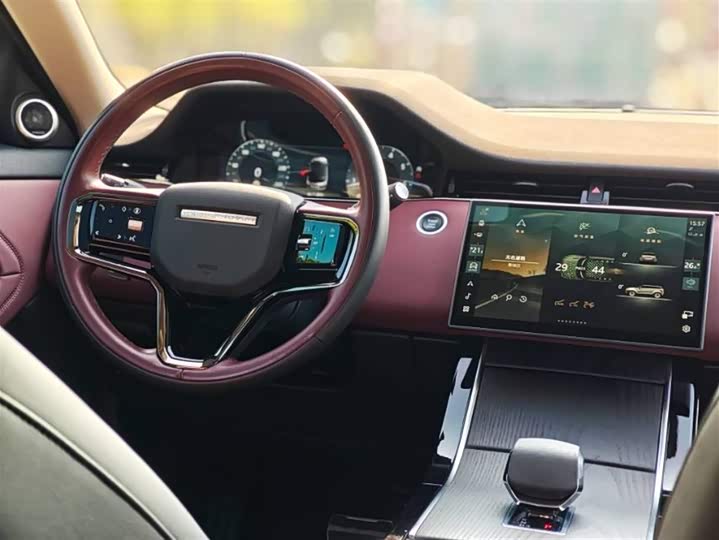 Photo 7 - Land Rover Range Rover Evoque L