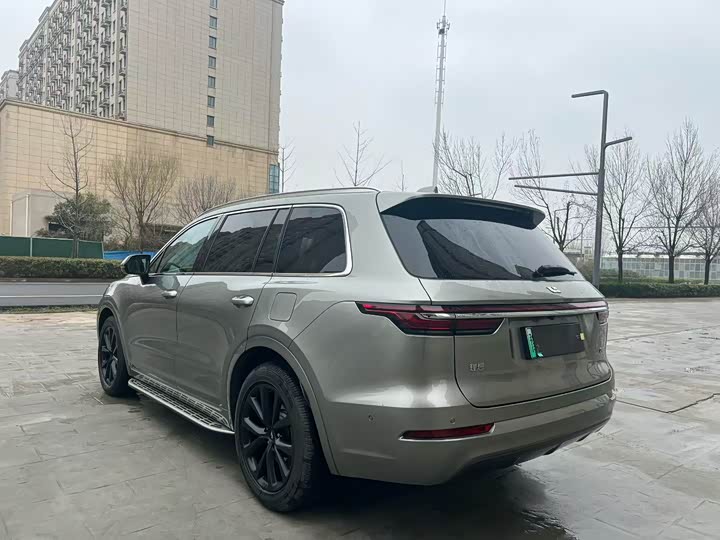 Фото 9 - LiXiang One