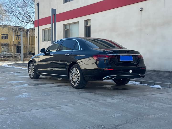 Фото 3 - Mercedes-Benz E-Class