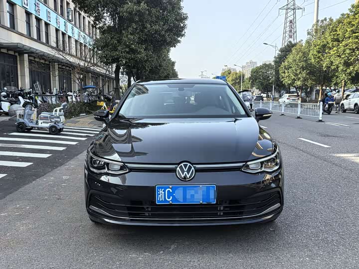 Фото 2 - Volkswagen Golf