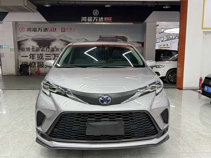 Photo 2 - Toyota Granvia